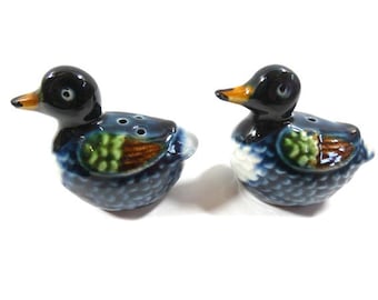 Vintage Ceramic Ducks Salt and Pepper Shaker Set - Kitchen Deco Ducks