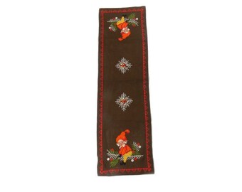 Vintage jultomtar tomtar bordslöpare skandinavisk design vintage retro design broderad bordslöpare skandinavisk dansk svensk