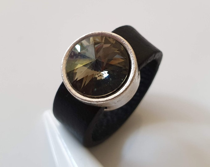Leather ring with ring bead in different colors, sizes and ring beads