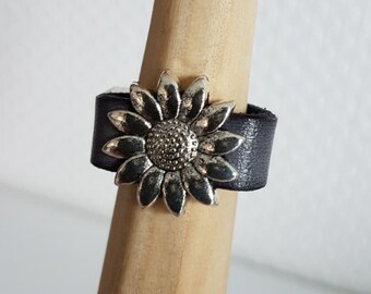 Leather ring with ring bead flower LR10-07