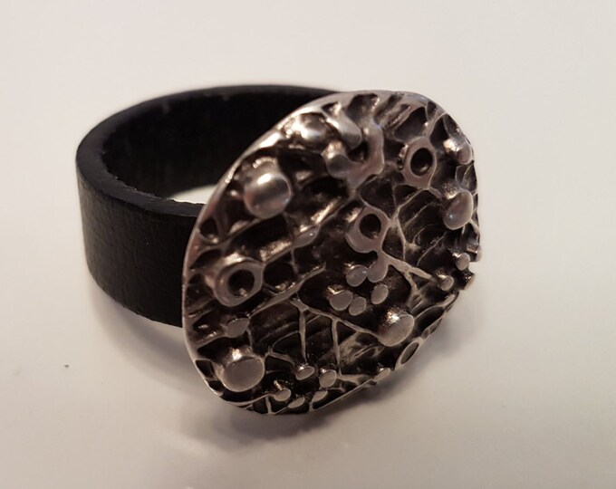 Leather ring 10 mm with ZAMAK ring bead LR10-33
