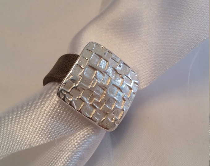 leather ring with hammered ring bead LR10-14