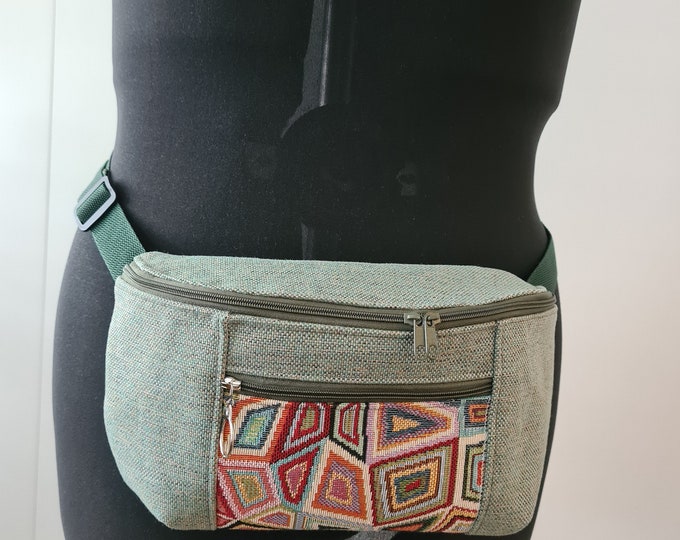 Custom-made fanny pack • Hand-sewn • Many fabrics & colors available • Fanny pack with inner and outer pockets • Adjustable strap