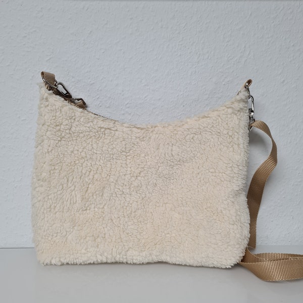 Plüschtasche - hobo-Bag aus Teddyplüsch und Kunstleder - individuell - selbstgenäht