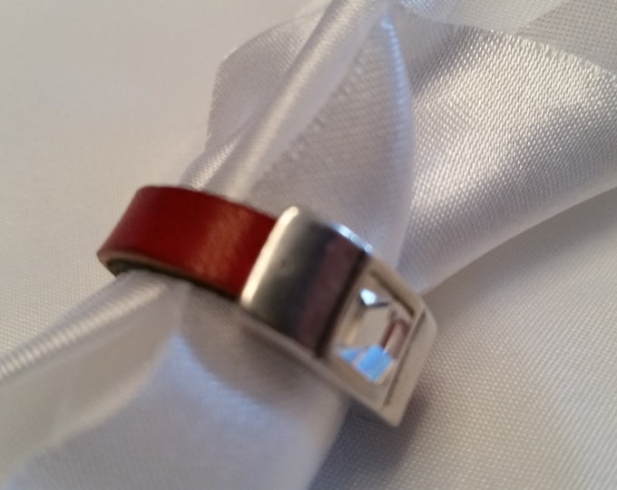 Leather ring with ZAMAK ring bead + glass stone LR5-03