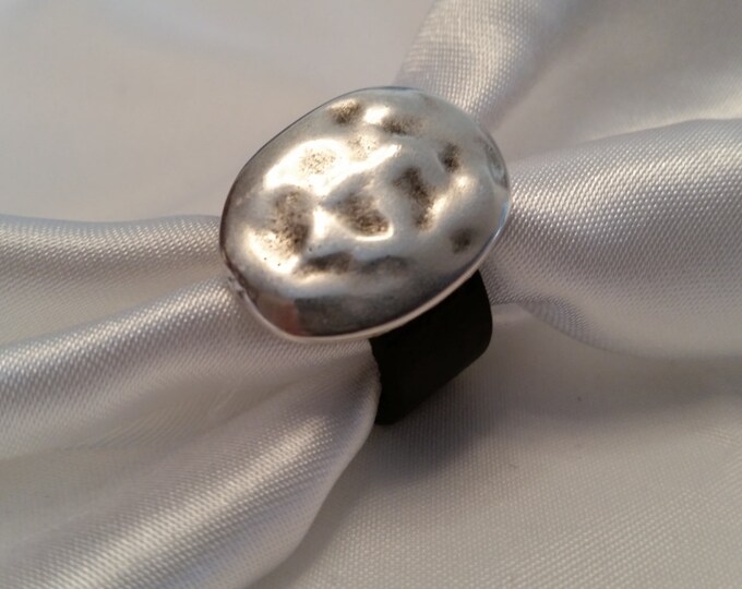 leather ring with hammered ring bead LR10-23