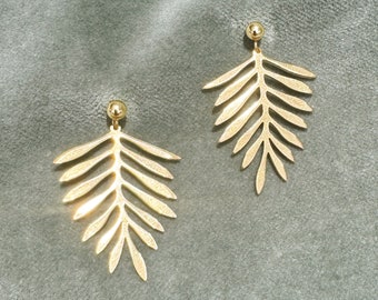 Boucles d'oreilles feuille de fougère, feuilles botaniques, boucles d'oreilles tendance en laiton