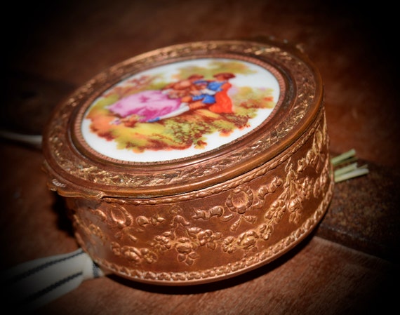 Antique French Jewelry Box with Hand Painted Scen… - image 7