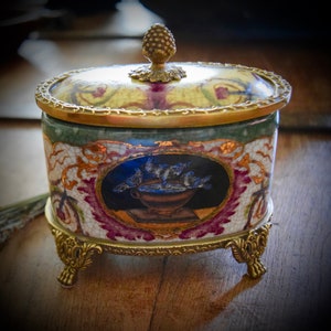 Beautiful Porcelain Casket Box                     Sku: C515