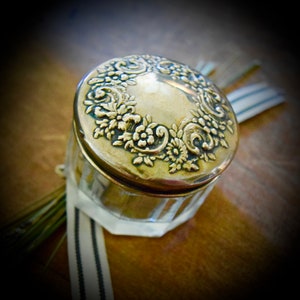 A Victorian Vintage Embossed Sterling Silver Glass Vanity Jar               Sku: C466