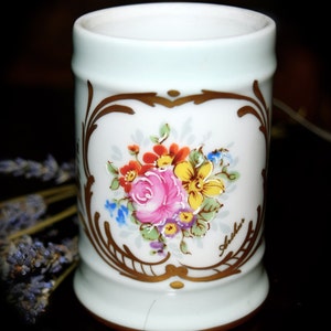 French Vintage Decor, Painted Flower Jar      Sku: C150