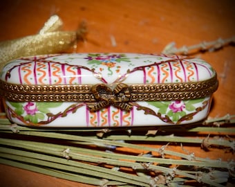 Vtg Limoges Oblong Hinged Trinket Box Floral Scissor Clasp