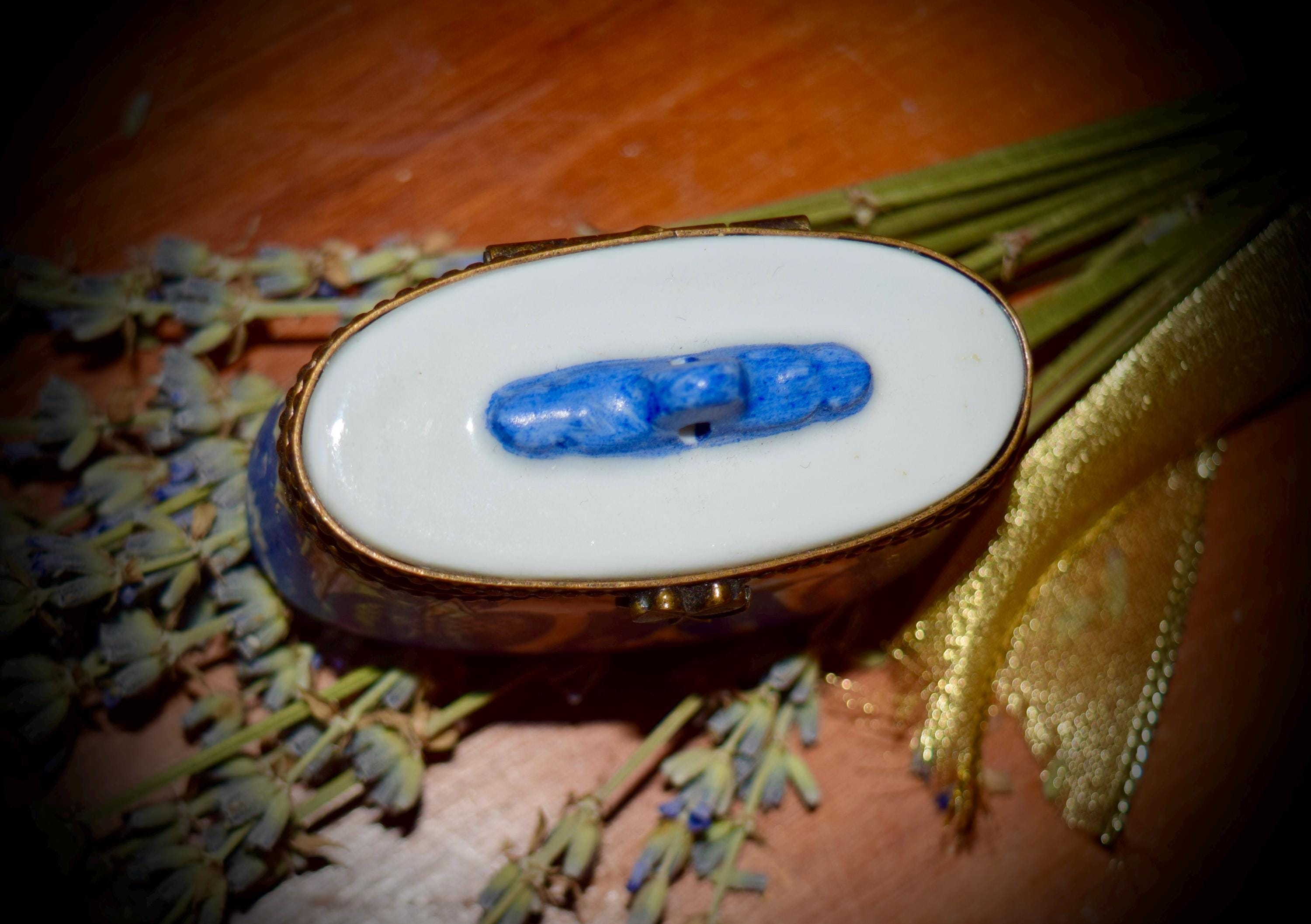 フランス製リモージュボックス ブルー＆ホワイト SKU: L360