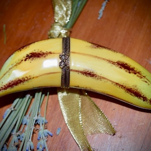 French ROCHARD  Limoges Box Ripe Banana           Sku: L352
