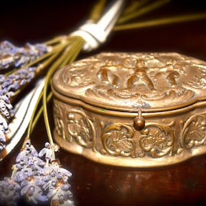 Vintage Silver Metal Jewelry Box-Trinket Box    Sku:  J148