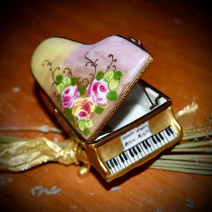 Antique French Limoges Piano Box.        Sku: L440
