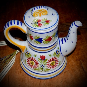 Henriot Quimper Ceramic Coffee/ Tea Pot                Sku: C504