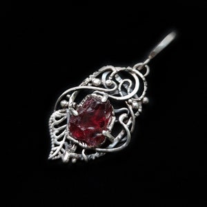 Garnet rough wire wrapped silver pendant, Garnet crystal Floral jewelry Altfashion Wire wrap Fantasy elven Grape Wine Rhodolite necklace