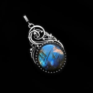 Wire wrapped silver pendant with blue Labradorite, Round labradorite necklace Witch Fairy Elven fantasy jewelry Medieval mysterious necklace
