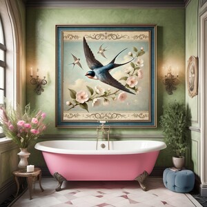 Pu&ograve; includere: Una vasca da bagno rosa con piedini a zampa &egrave; il punto focale di un bagno dall'estetica vintage. Un dipinto incorniciato di rondini e fiori &egrave; appeso sopra la vasca. La stanza presenta pareti verdi, applique e un piccolo pouf blu.