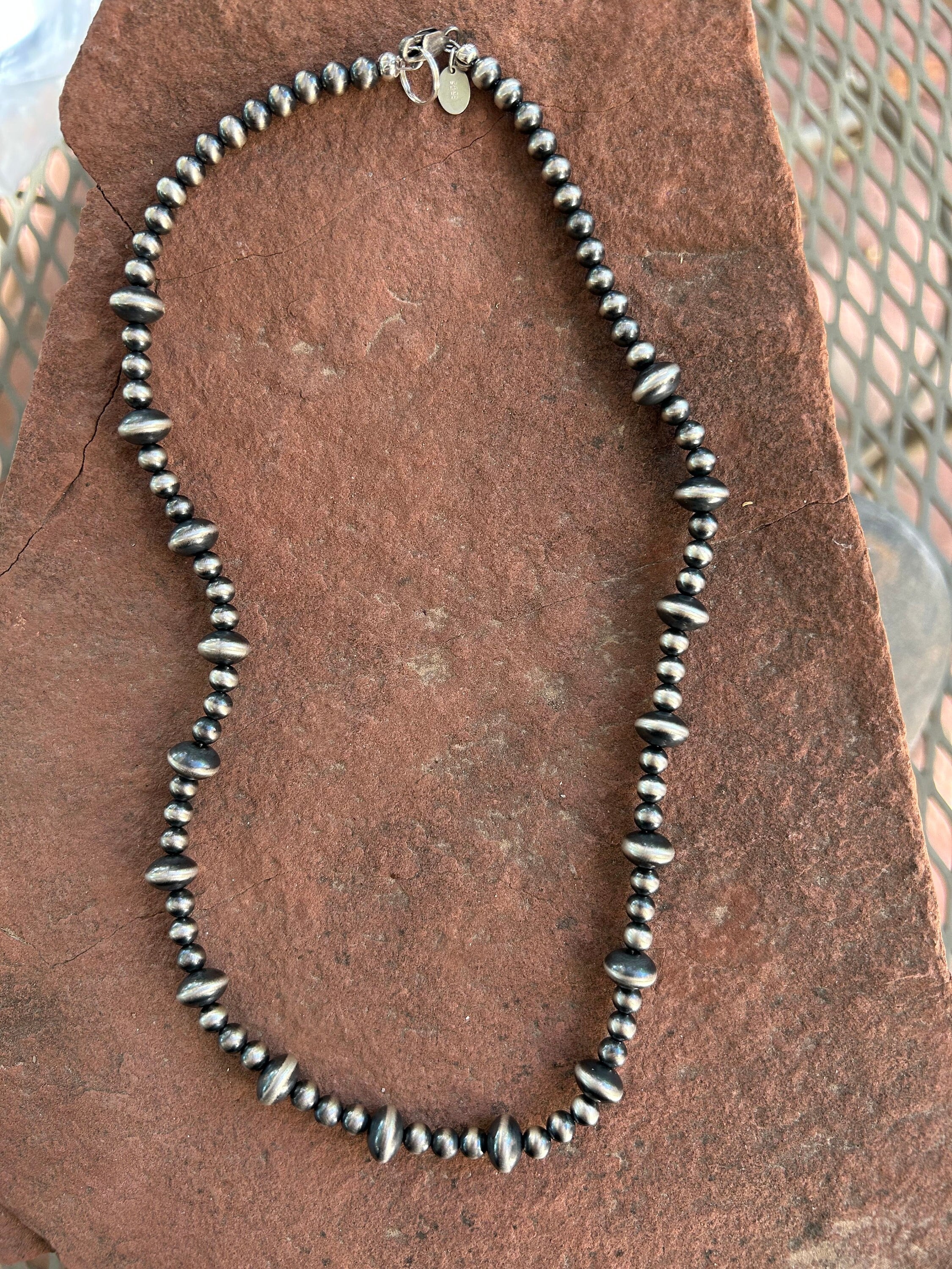 Nach(ナッシュ) ネックレス Collier en perles ethnique Handcrafted Navajo Pearl Style Necklace With 5mm Round Beads