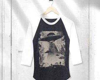 Camiseta Raglan com Estampa de Abdução por OVNIs: Camiseta de Beisebol com Gráfico de Alienígenas