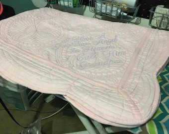 Tengo un ángel guardián en el cielo al que llamo abuelo- manta de bebé- edredón de bebé-ángel de la guarda-regalo de ducha- regalo de bebé- bordado personalizado