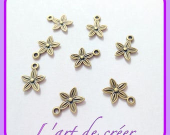 20 breloques charms FLEUR , couleur Bronze , 14 x 11 mm