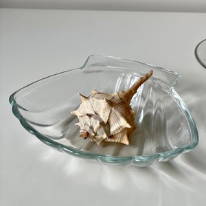 Vintage Glass Shell dish / shell shaped plate / sea shell soap dish