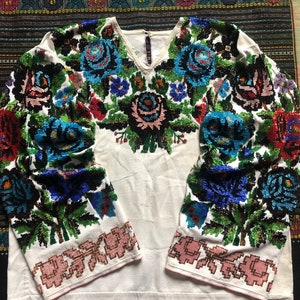 Vyshyvanka woman Ukrainian national vintage 1940-50 embroidered blouse beads M-L Bukovina Ukraine