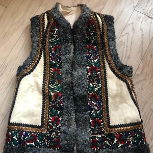 Ukrainian national antique embroidered vest 1930-1940 S-M Bukovina Ukraine