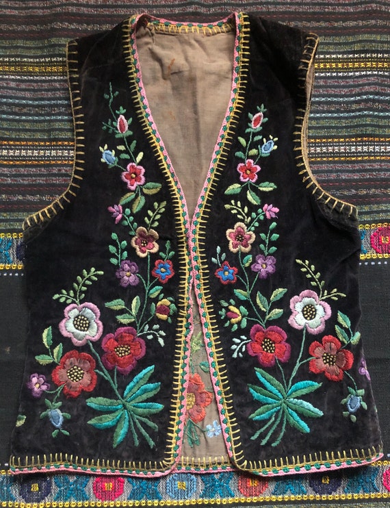 Handmade Ukrainian national embroidered vest vinta