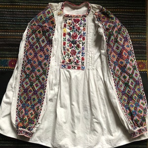 Vyshyvanka woman vintage antique Ukrainian national vintage 1920-1940 embroidered blouse XS-S Lviv Ukraine