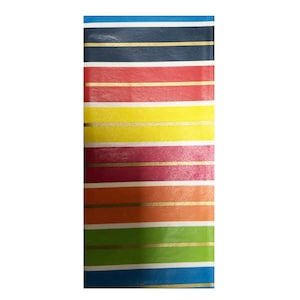 Puede incluir: Papel de seda a rayas arcoíris con rayas doradas. Los colores son azul, azul oscuro, rojo, amarillo, rosa, naranja, verde y azul claro.