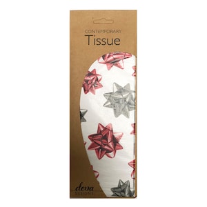 Peut inclure: Un paquet de papier de soie avec un fond blanc et un motif de nœuds rouges et gris. L'emballage est étiqueté "Contemporary Tissue" et "deva DESIGNS".