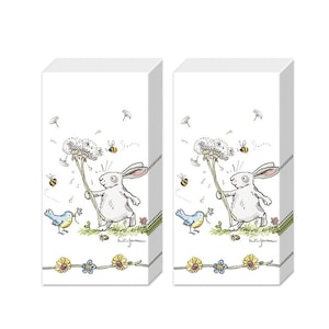 Peut inclure: Deux paquets de serviettes en papier blanches avec une bordure florale. Chaque serviette représente un lapin blanc tenant un pissenlit et un oiseau bleu. Le texte "Bunny Farm" est imprimé sur chaque serviette.