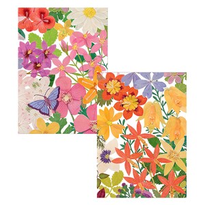 Puede incluir: Dos tarjetas con estampado floral sobre fondo blanco. La primera tarjeta presenta flores rosas, moradas y amarillas con una mariposa. La segunda tarjeta presenta flores naranjas, amarillas y rojas.