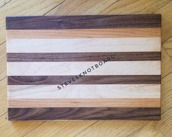 Tabla de cortar / Madera hecha a mano / Bandeja para servir / Tabla de quesos / Pieza de arte / Bloque de corte / Madera múltiple / Rayado / Mesa / Corte de madera