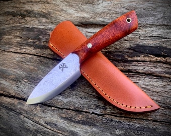 Cuchillo de desollar forjado a mano