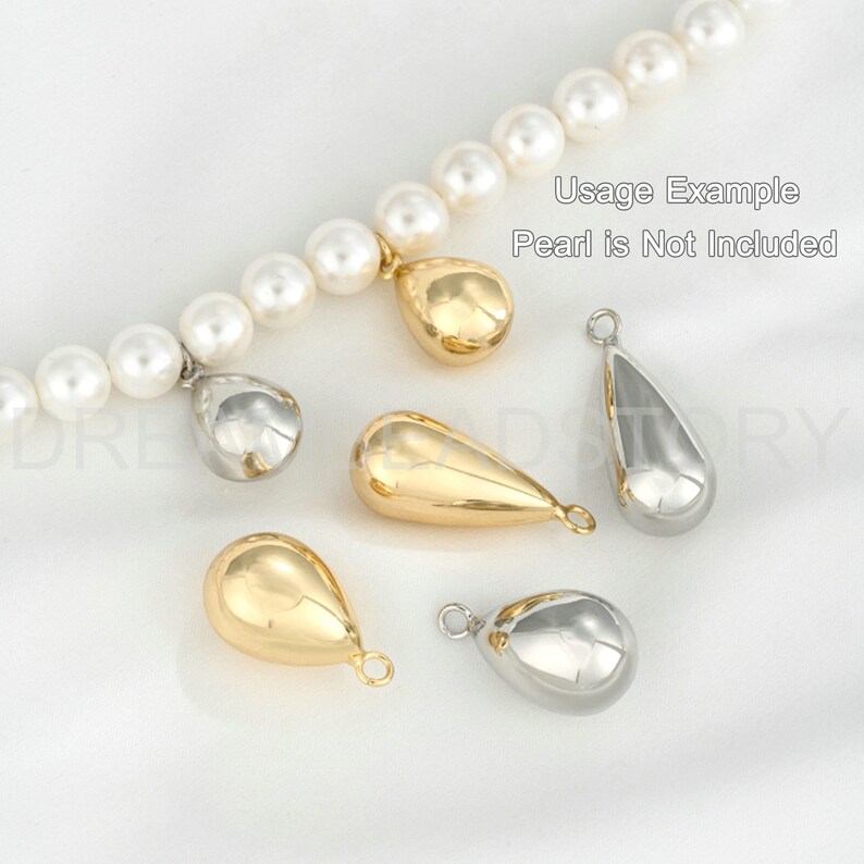 Peut inclure: Cinq breloques en m&eacute;tal en forme de larme, en or et en argent. Les breloques ont une boucle en haut pour &ecirc;tre attach&eacute;es &agrave; un collier ou un bracelet. Exemple d'utilisation La perle n'est pas incluse.