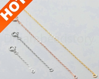Puede incluir: Tres extensores de cadena plateados de diferentes longitudes. Los extensores están hechos de plata, oro y oro rosa.