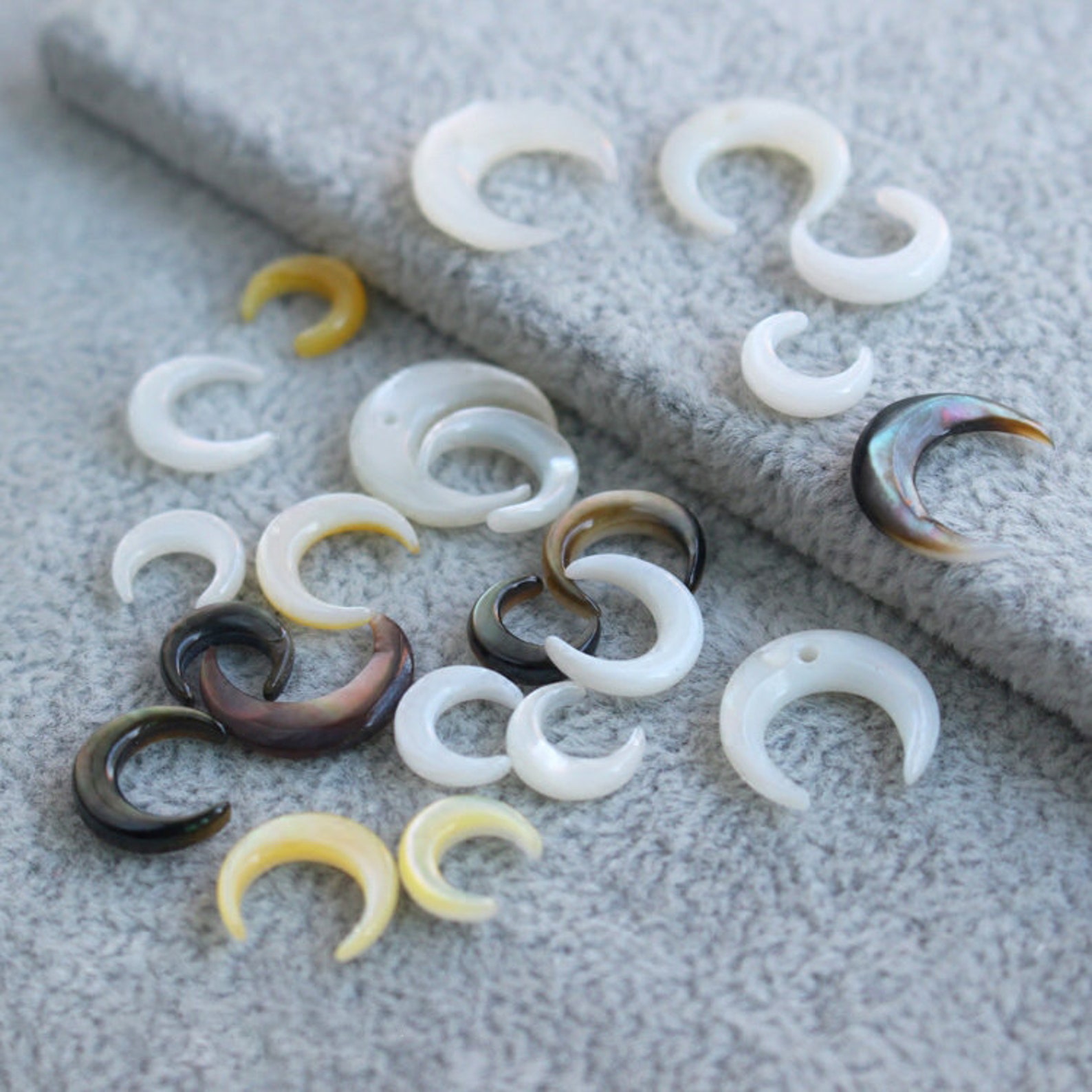 10-200 Pcs Natural MOP Shell/ Freshwater Shell Crescent Moon Charm ...
