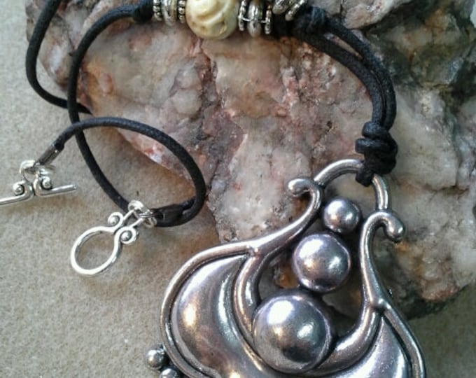 LKN0004, "DECO",  Vintage ,Choker,  Hippie, Pewter, Art Deco, Cord, Large Pendant, Silver Necklace, Natural Stone, Western, Nuevo, Art Deco