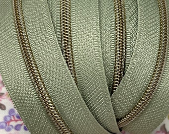 Ruban adhésif pour fermeture à glissière vert kaki avec spirale de nylon bronze antique, taille 3 (taille 3) - Fermeture par mètre