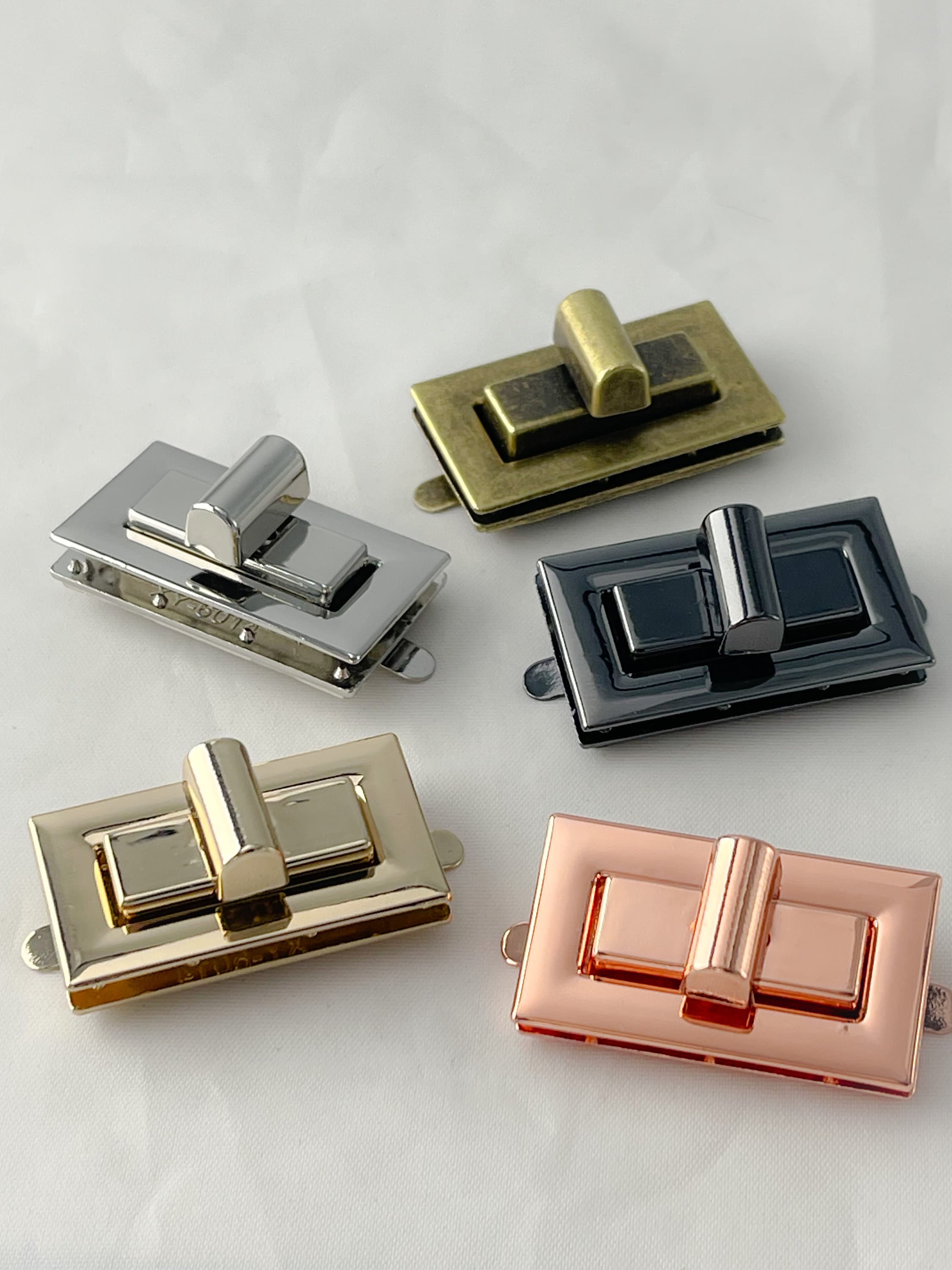 Amazon.com: TXIN 8 Pieces Turn Lock Clasp Hardware Purse Twist Turn Locks  Purse Bag Closure Clasp Fasteners for DIY Purse Handbag Making  Accessories,Gold