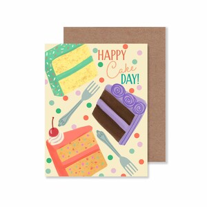 Carte de correspondance Happy Cake Day/ 4,25 x 5,5 po. Tranches de gâteau colorées carte de voeux d'anniversaire/ gâteau et confettis papeterie vierge