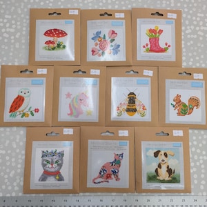 クロスステッチキット - 初心者向けクロスステッチ - 刺繍 - ユニコーン、ハチ、フクロウ、虹、猫、犬、花、水仙、イチゴ