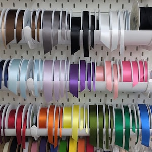 Fita de cetim de 15 mm - Fitas variadas - Selecione as cores - Vermelho, Laranja, Amarelo, Verde, Azul, Roxo, Rosa, Branco, Cru, Preto, Marrom, Cinza