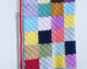 Manta de bebé de patchwork de ganchillo, cuadrados acrílicos multicolores, estilo bohemio.