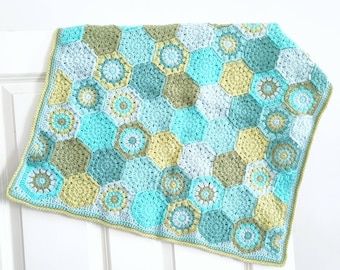 Manta hexagonal de crochet para bebé: decoración infantil en verde